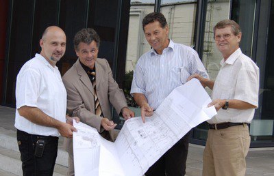 Haben den Durchbilck: Olaf Baumeister Fa. BM, Wolfgang Reichelt Fa. Notifier, J�rgen Dietz Fa. IDT, Dieter Rehfeld Ingenieurb�ro Schr�der (v.l.n.r.)