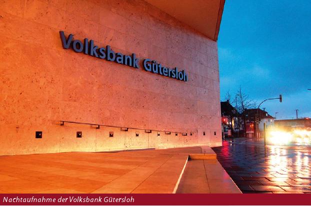 Nachtaufnahme der Volksbank Gütersloh